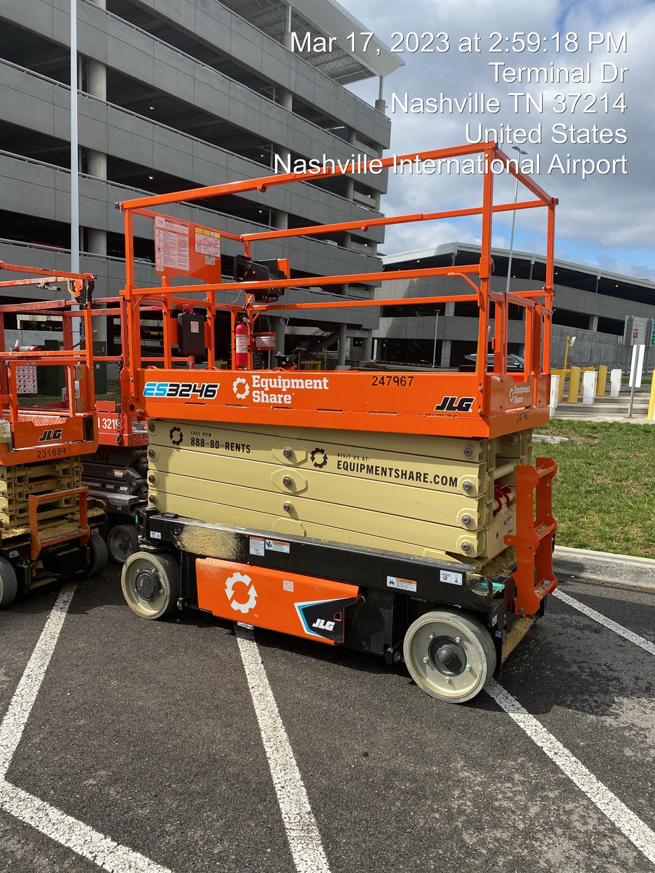 2022 JLG ES3246