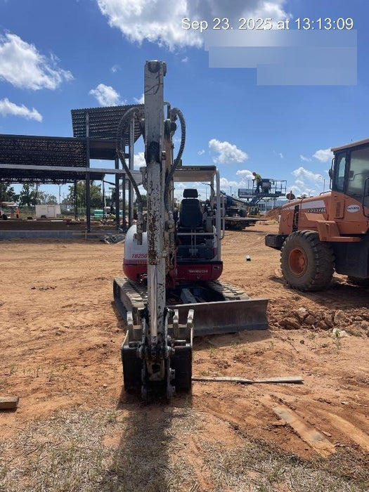 2020 TAKEUCHI TB250-2