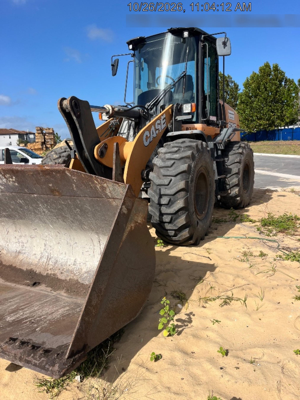2017 Case 621G CLOSED CAB, JRB 416 STYLE HYD COUPLER