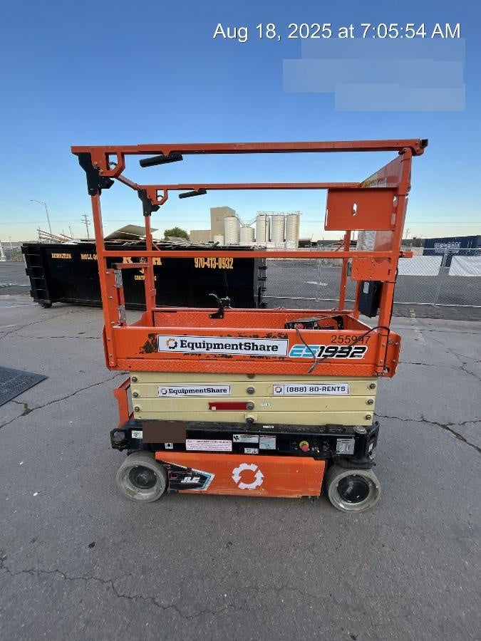 2022 JLG ES1932
