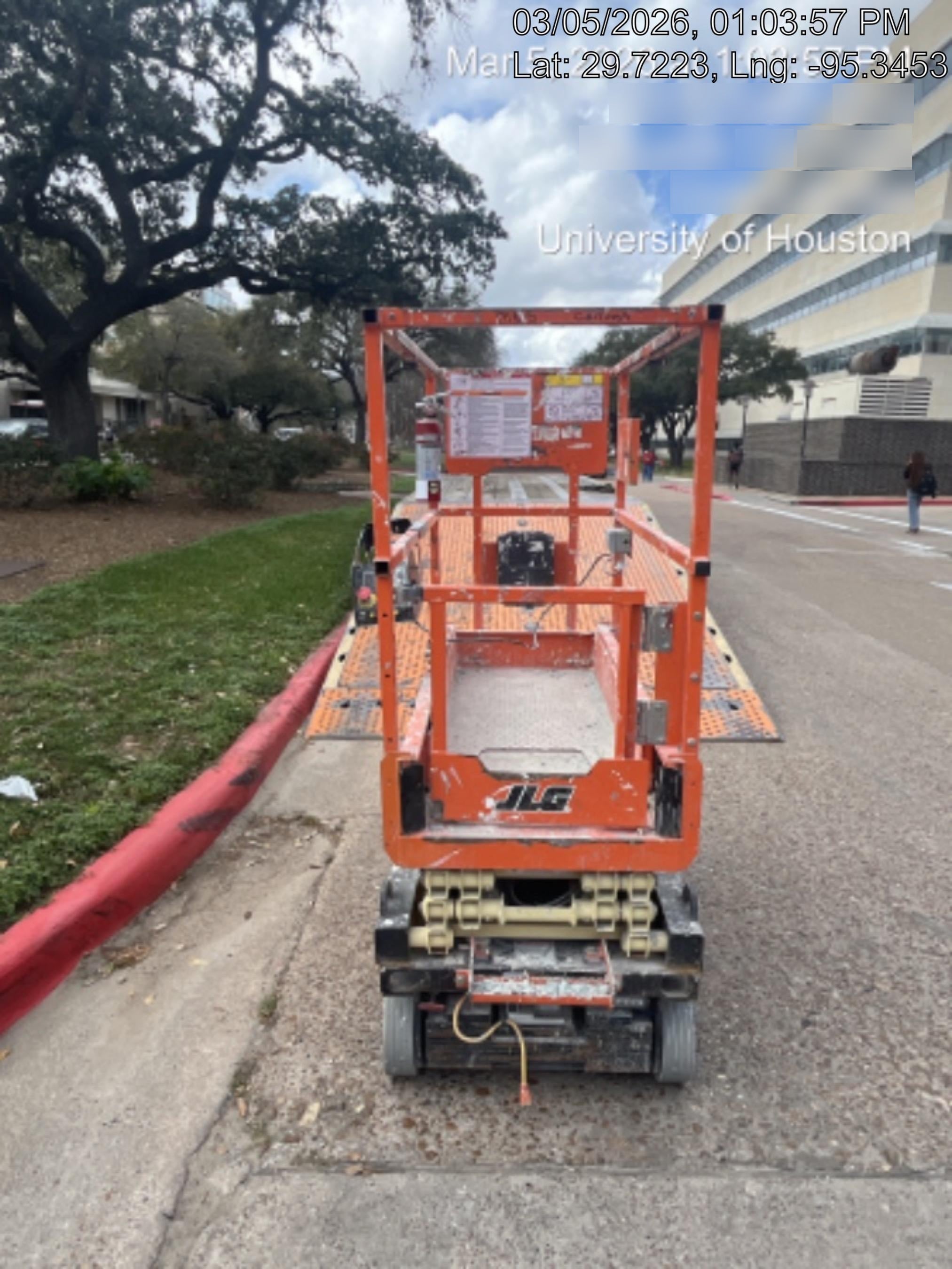 2021 JLG ES1330L