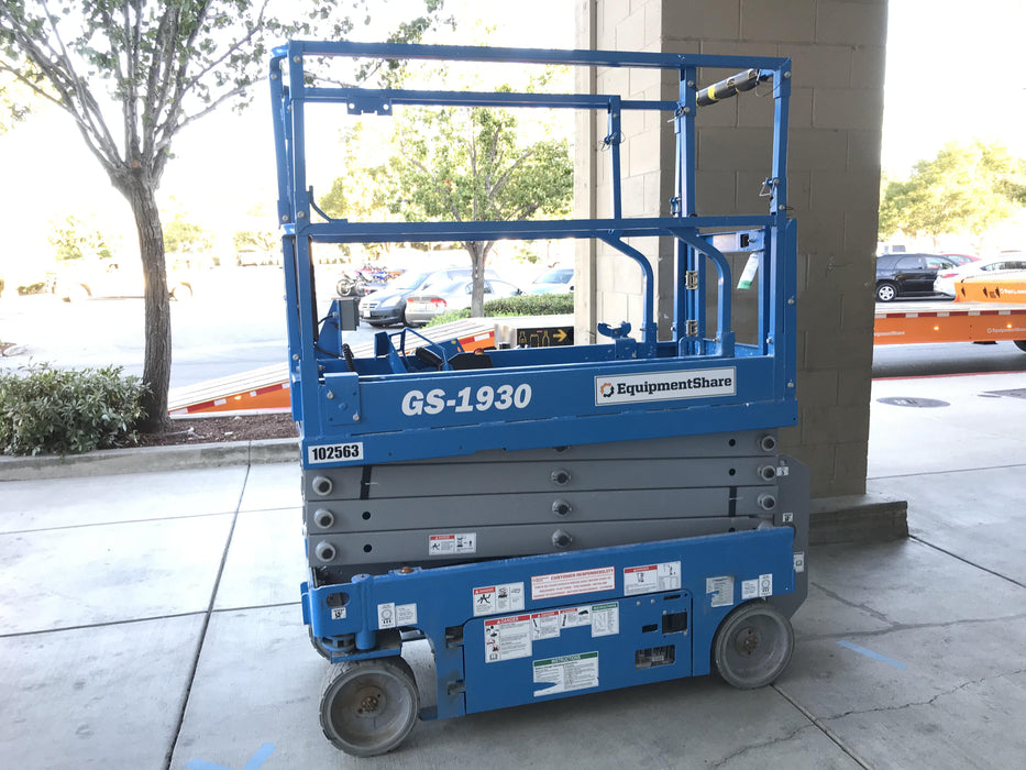 2020 Genie GS-1930 Solid Non Marking Tires, Beacon, Folding rails with half height swing gate, 800W Inverter
