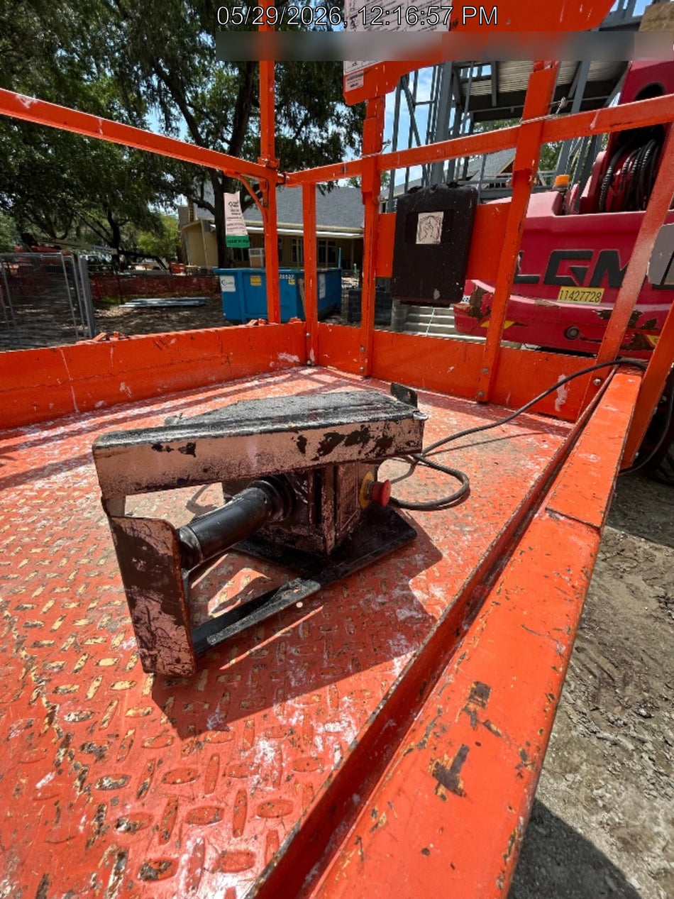 2022 JLG ES3246