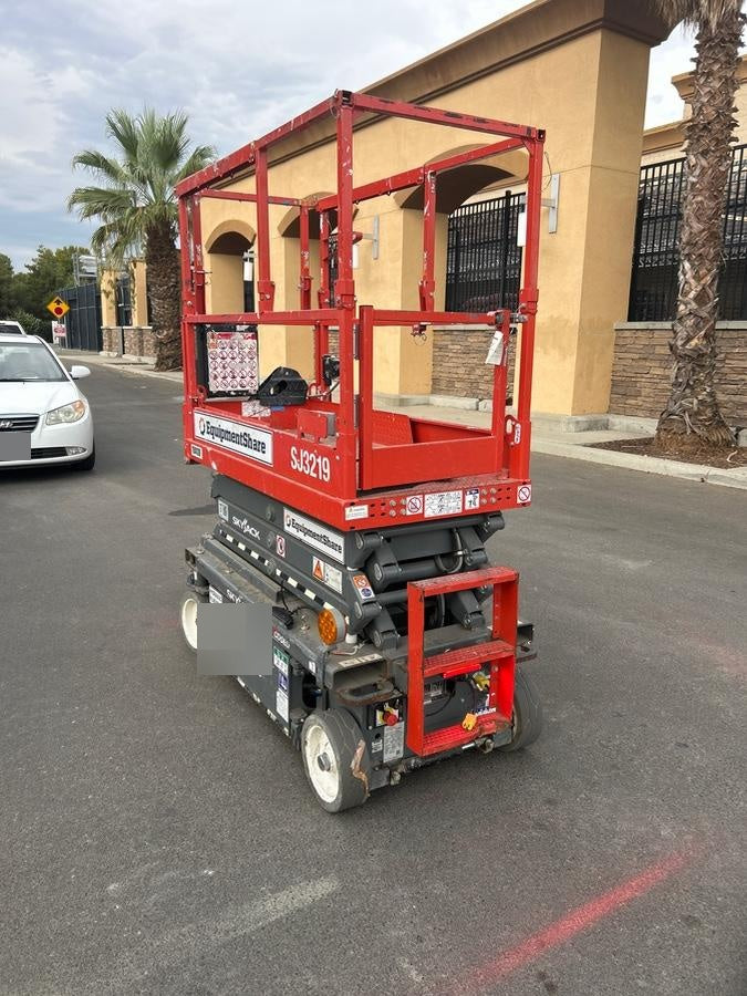 2020 Skyjack SJIII-3219 Solid NM Tires, Half height spring hinged entry gate, Dual Beacons, 800W Inverter
