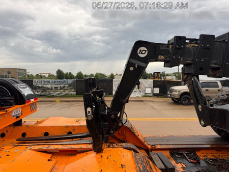 2022 JLG 1075