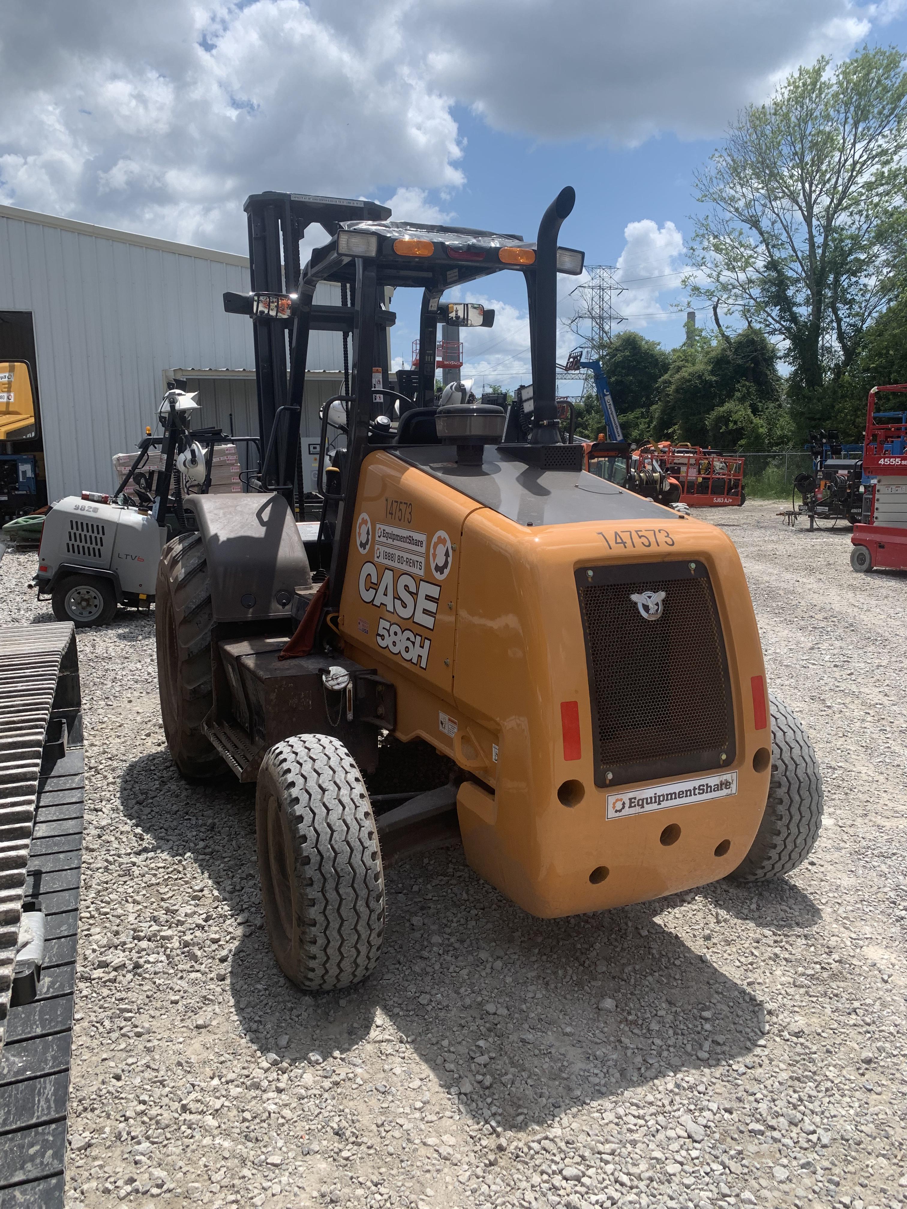2021 CASE 586H