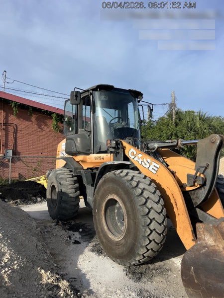 2017 Case 621G CLOSED CAB, JRB 416 STYLE HYD COUPLER