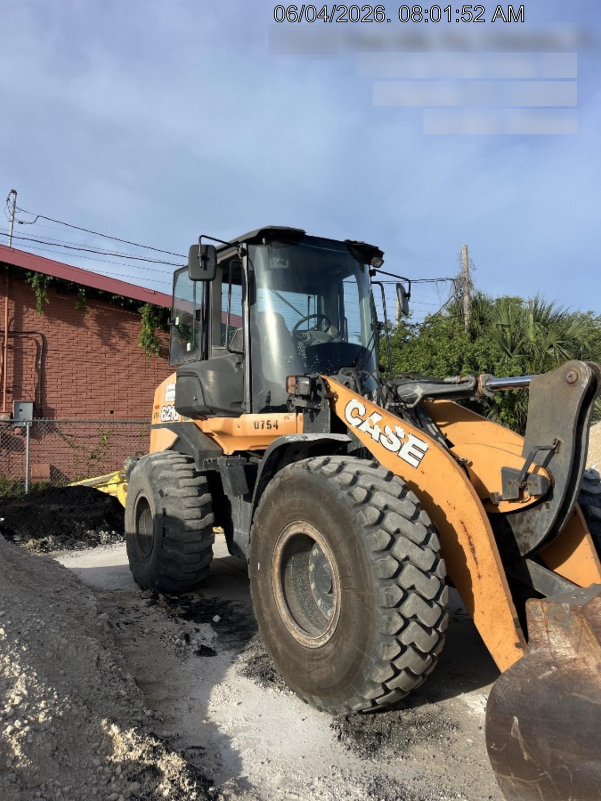 2017 Case 621G CLOSED CAB, JRB 416 STYLE HYD COUPLER