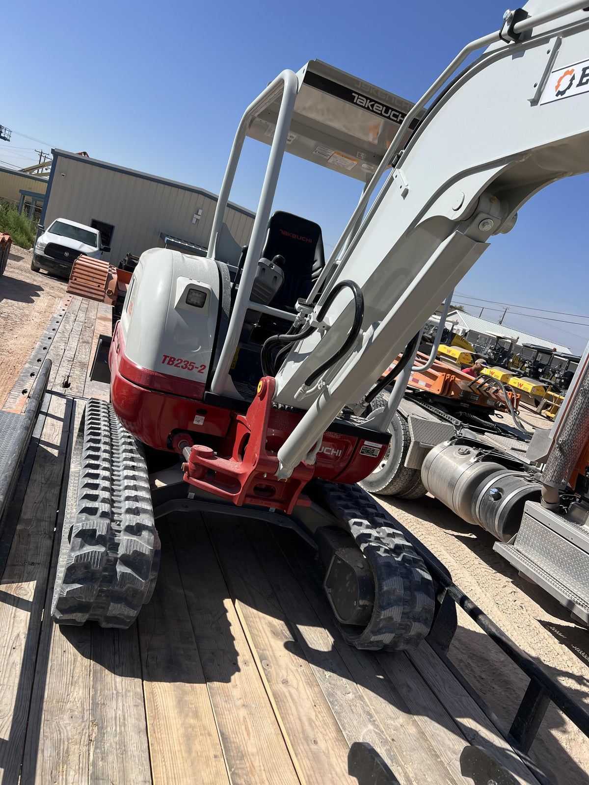 2023 TAKEUCHI TB235-2R