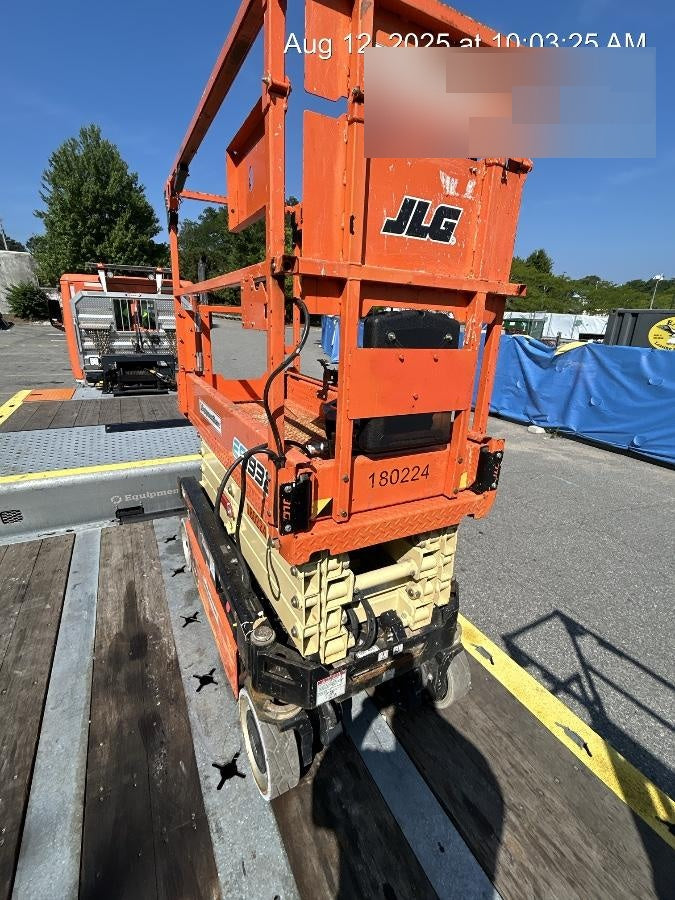 2021 JLG ES1932