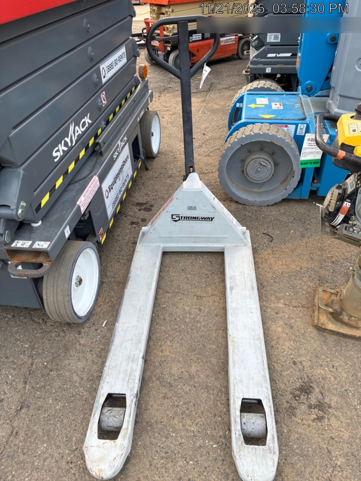 2023 STRONGWAY 4400 lb Pallet Jack