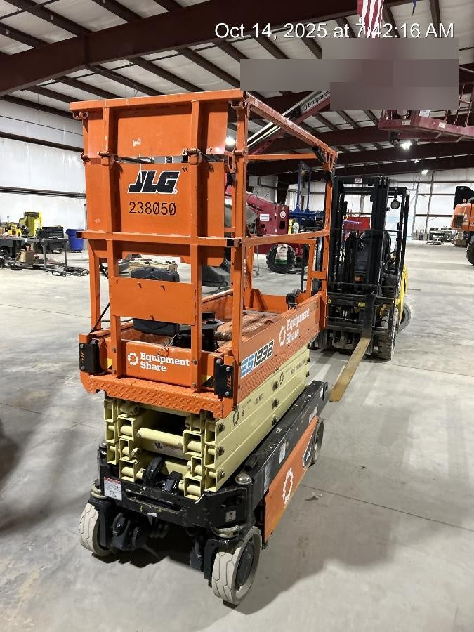 2022 JLG ES1932