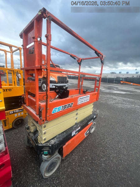 2022 JLG ES1932