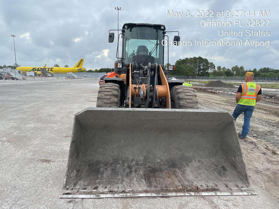 2018 Case 521G CLOSED CAB, JRB 416 STYLE HYD COUPLER