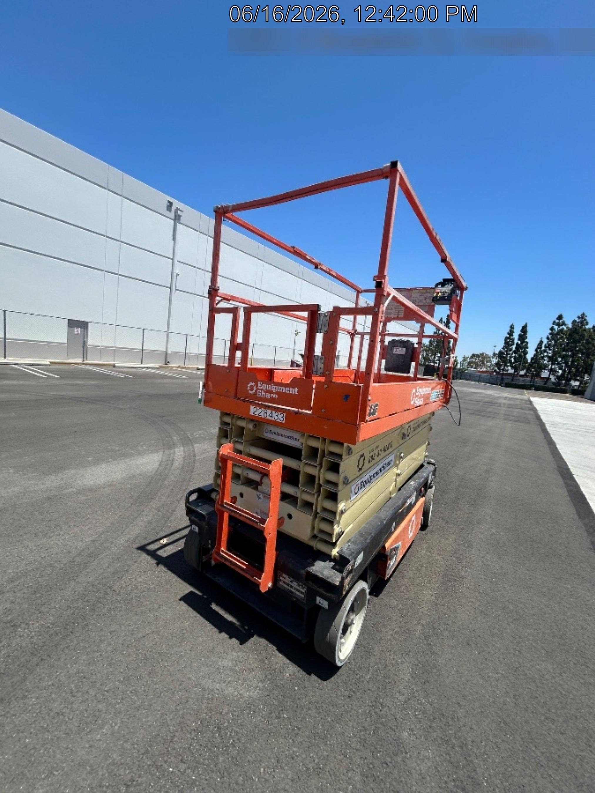 2022 JLG ES3246