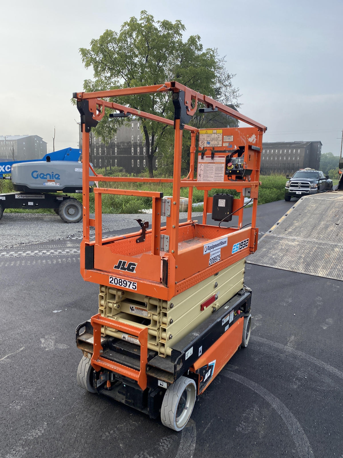 2022 JLG ES1932