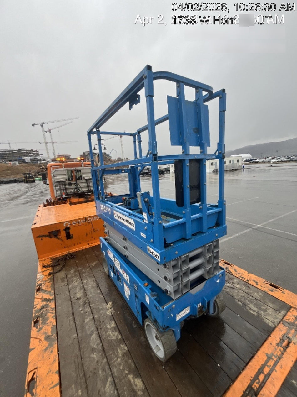 2020 Genie GS-1930 Solid Non Marking Tires, Beacon, Folding rails with half height swing gate, 800W Inverter