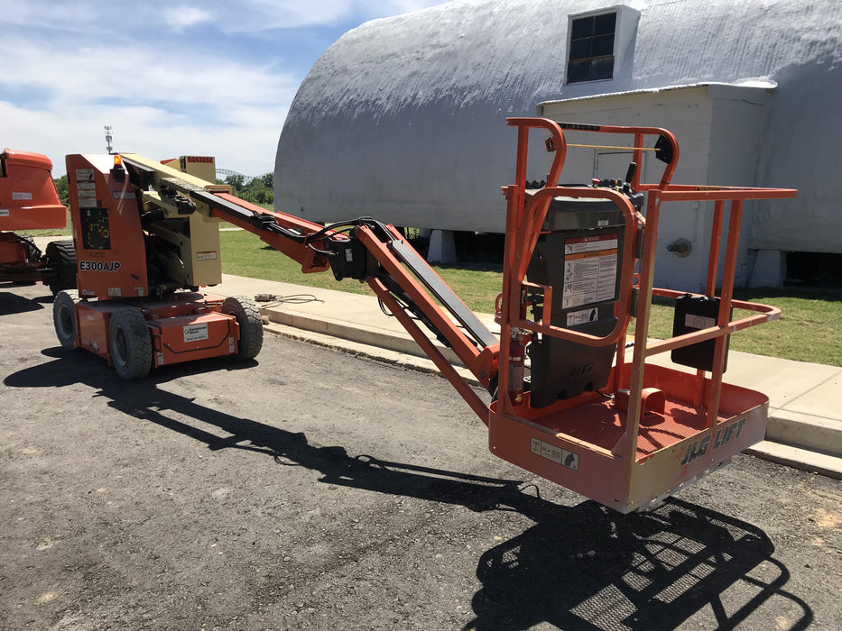 2019 JLG E300AJP