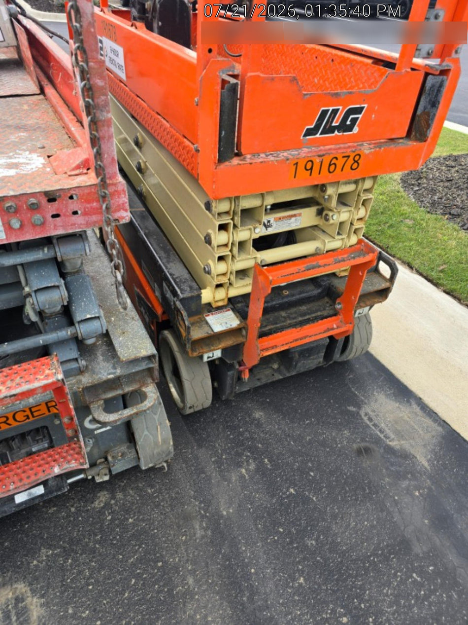 2021 JLG ES1932