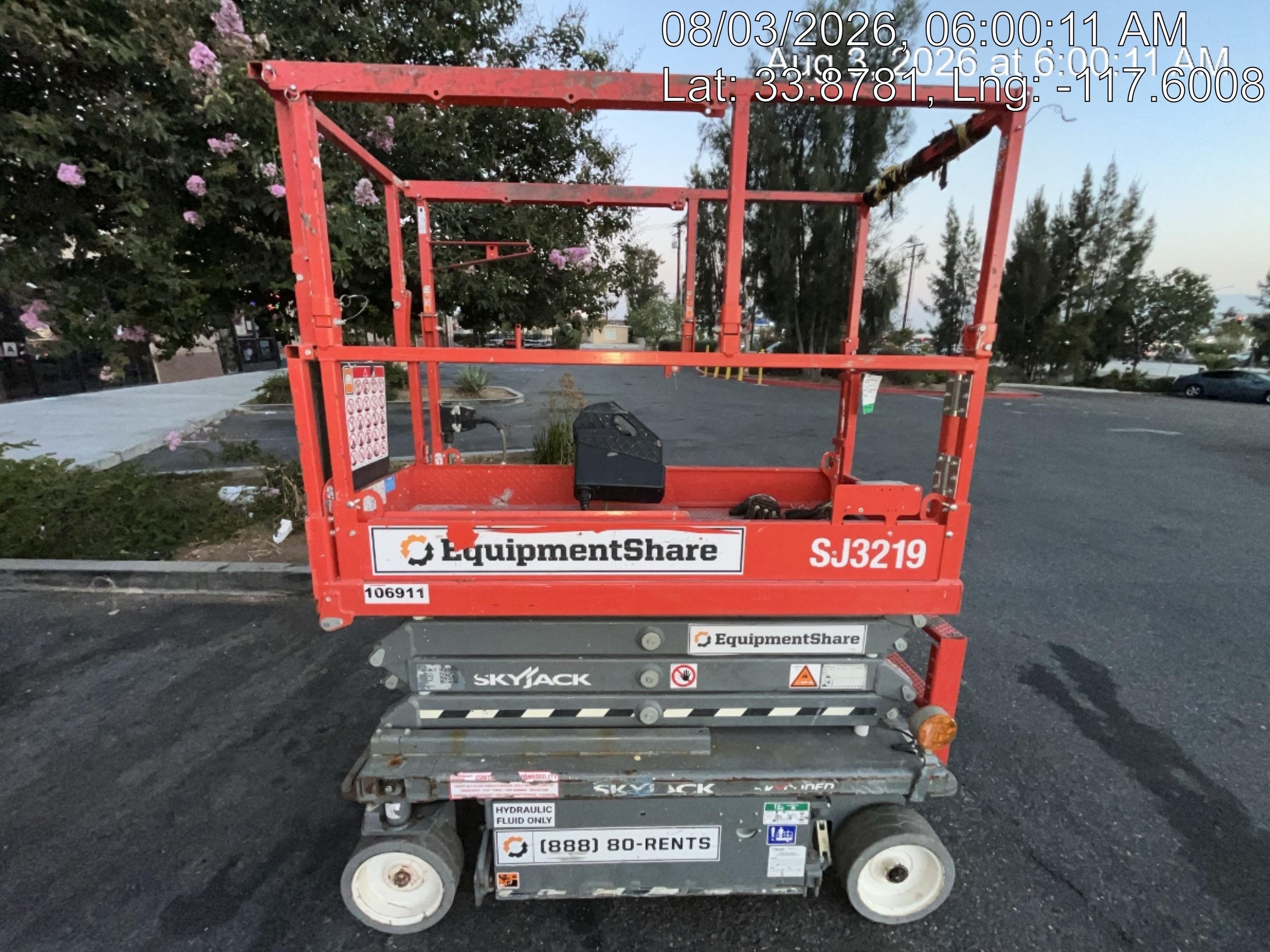 2020 Skyjack SJIII-3219 Solid NM Tires, Half height spring hinged entry gate, Dual Beacons, 800W Inverter