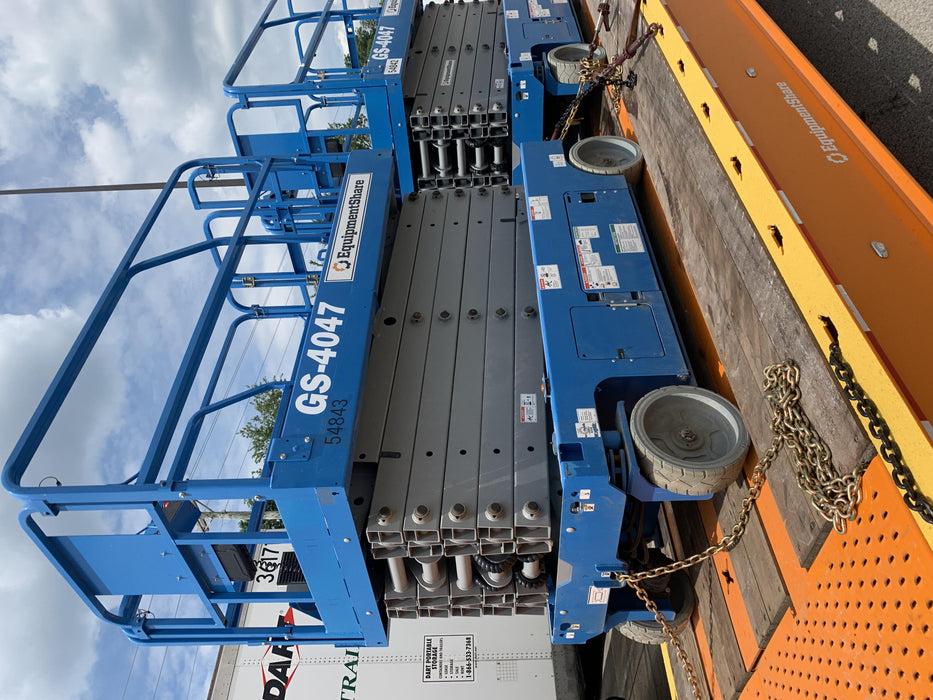 2019 Genie GS-4047 Folding rails with half height swing gate