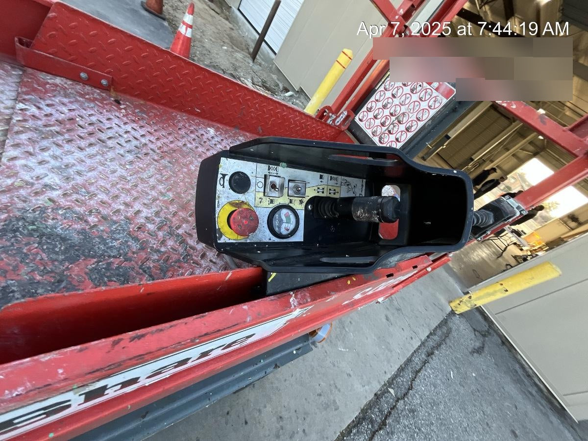 2020 Skyjack SJIII-3219 Solid NM Tires, Half height spring hinged entry gate, Dual Beacons, 800W Inverter