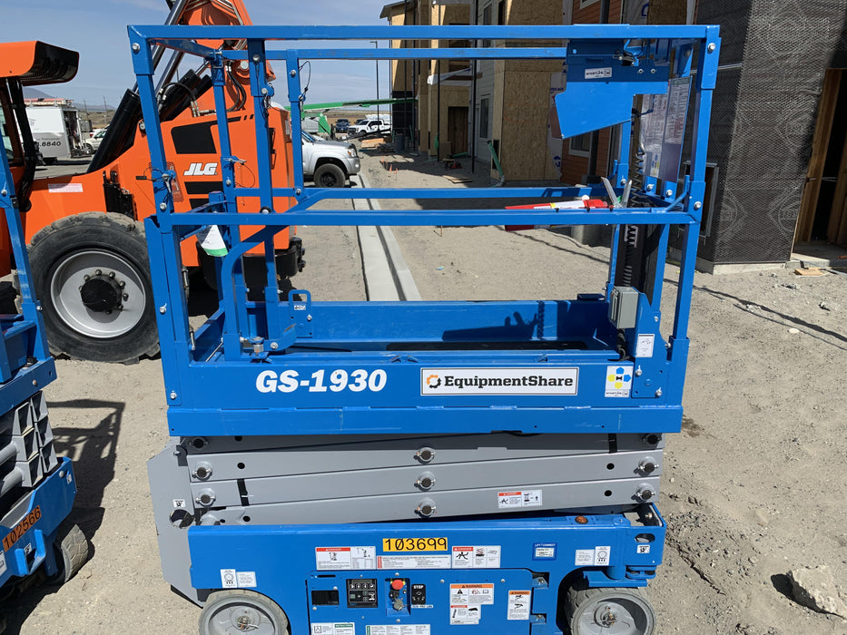 2020 Genie GS-1930 Solid Non Marking Tires, Beacon, Folding rails with half height swing gate, 800W Inverter