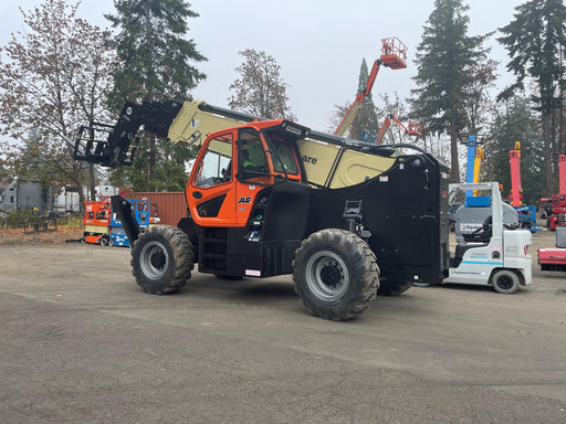 2019 JLG 1075