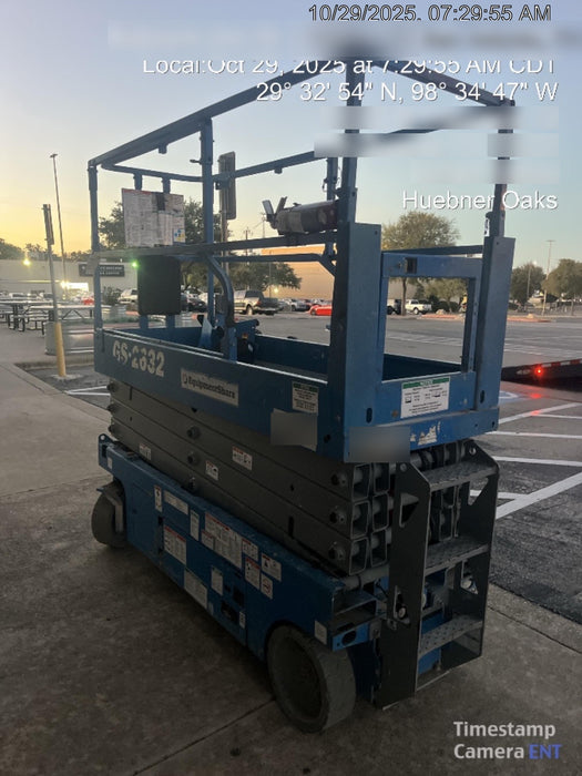 2019 Genie GS-2632 Folding rails with half height swing gate