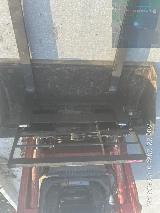 2025 ARROW MATERIAL HANDLING 48" Pallet Forks - Arrow