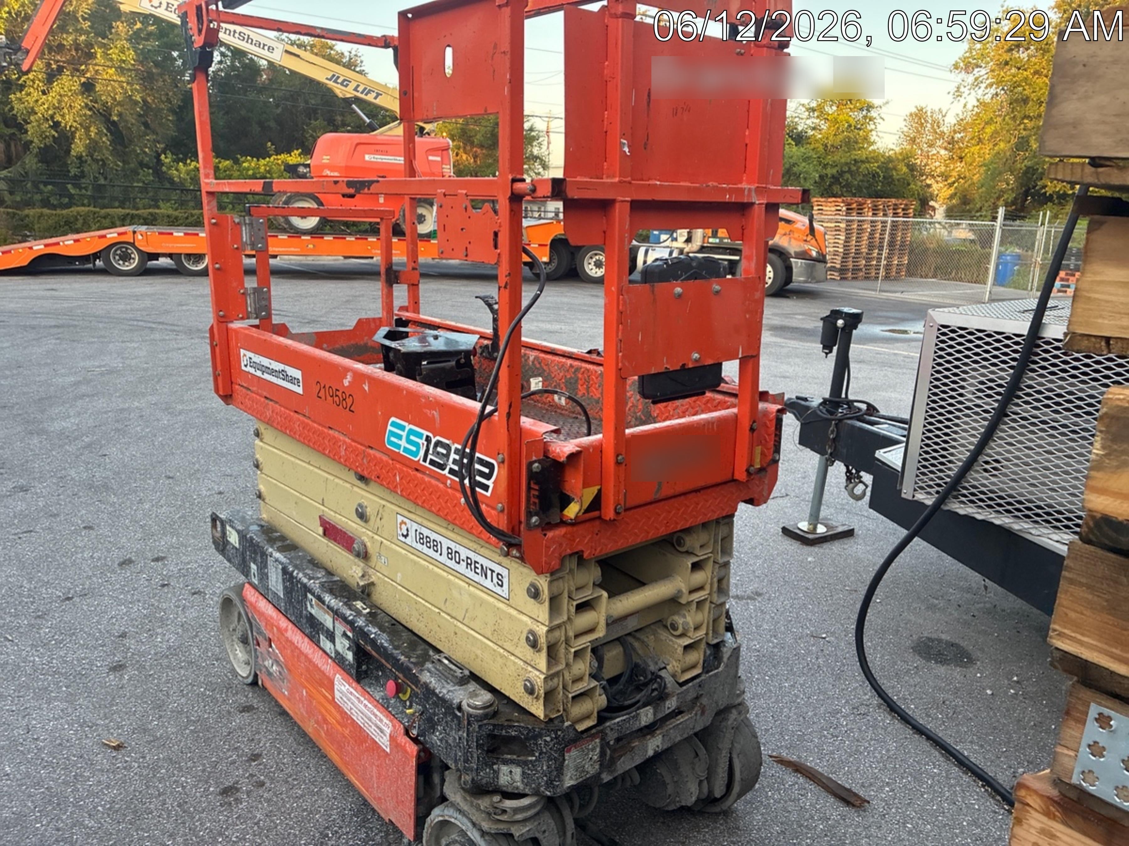 2022 JLG ES1932