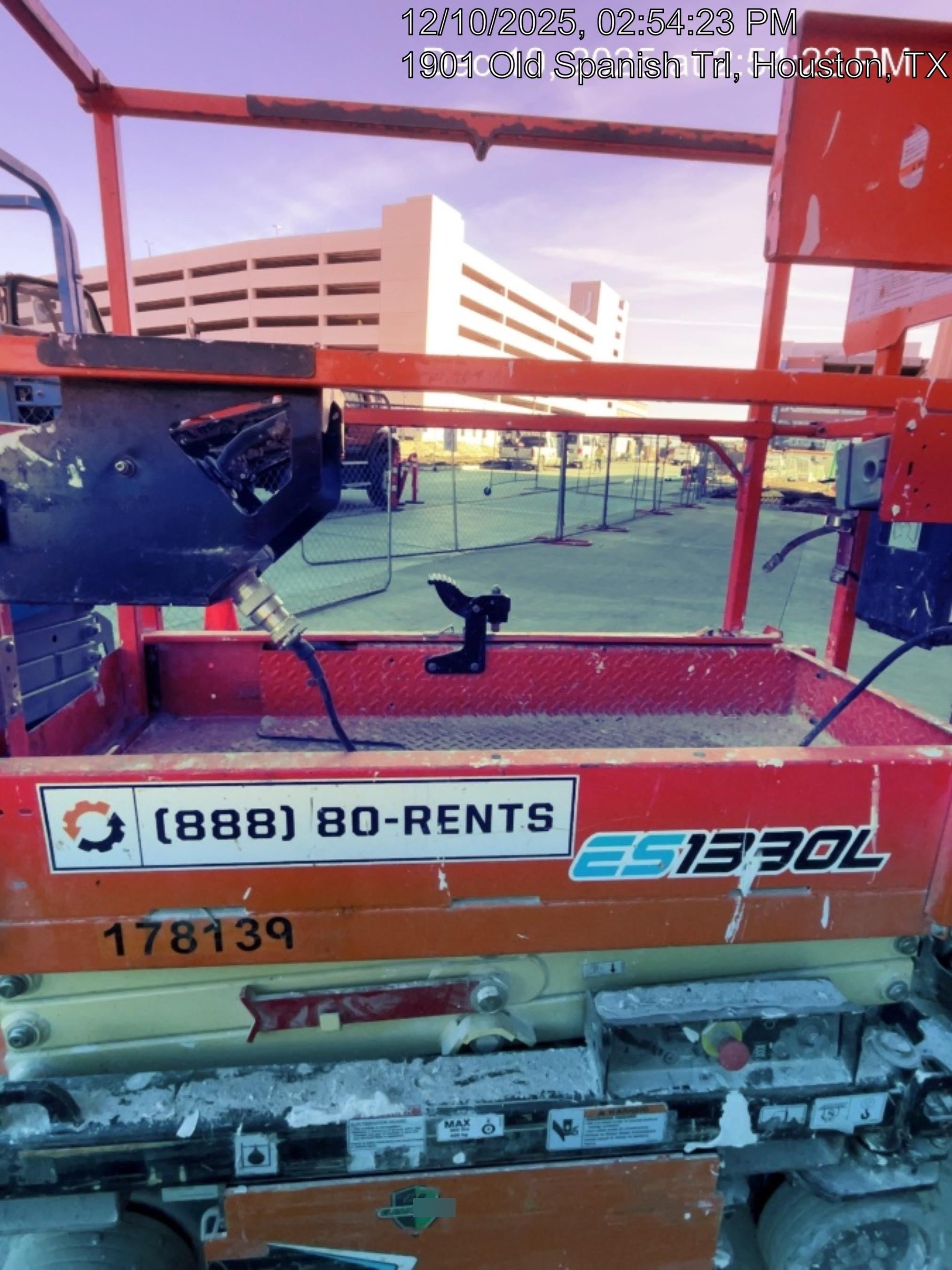 2021 JLG ES1330L