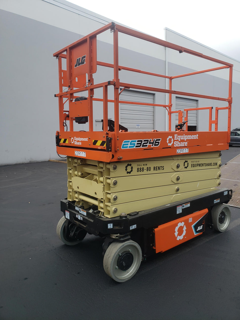 2022 JLG ES3246