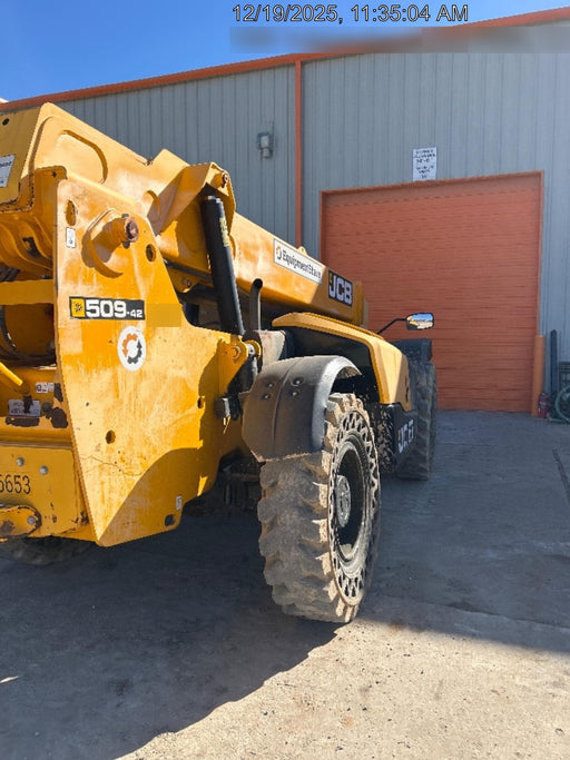 2019 JCB 509-42 Cab/Heat/Air, 74 HP, Solid Tires, STD Worklight, Beacon, Aux Hydraulics, Lifting Eye, Back up Alarm w/66" Carriage/60" Forks
