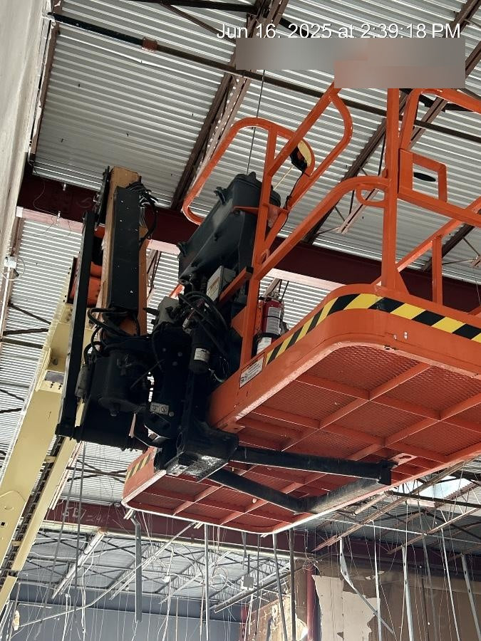2022 JLG 860SJ