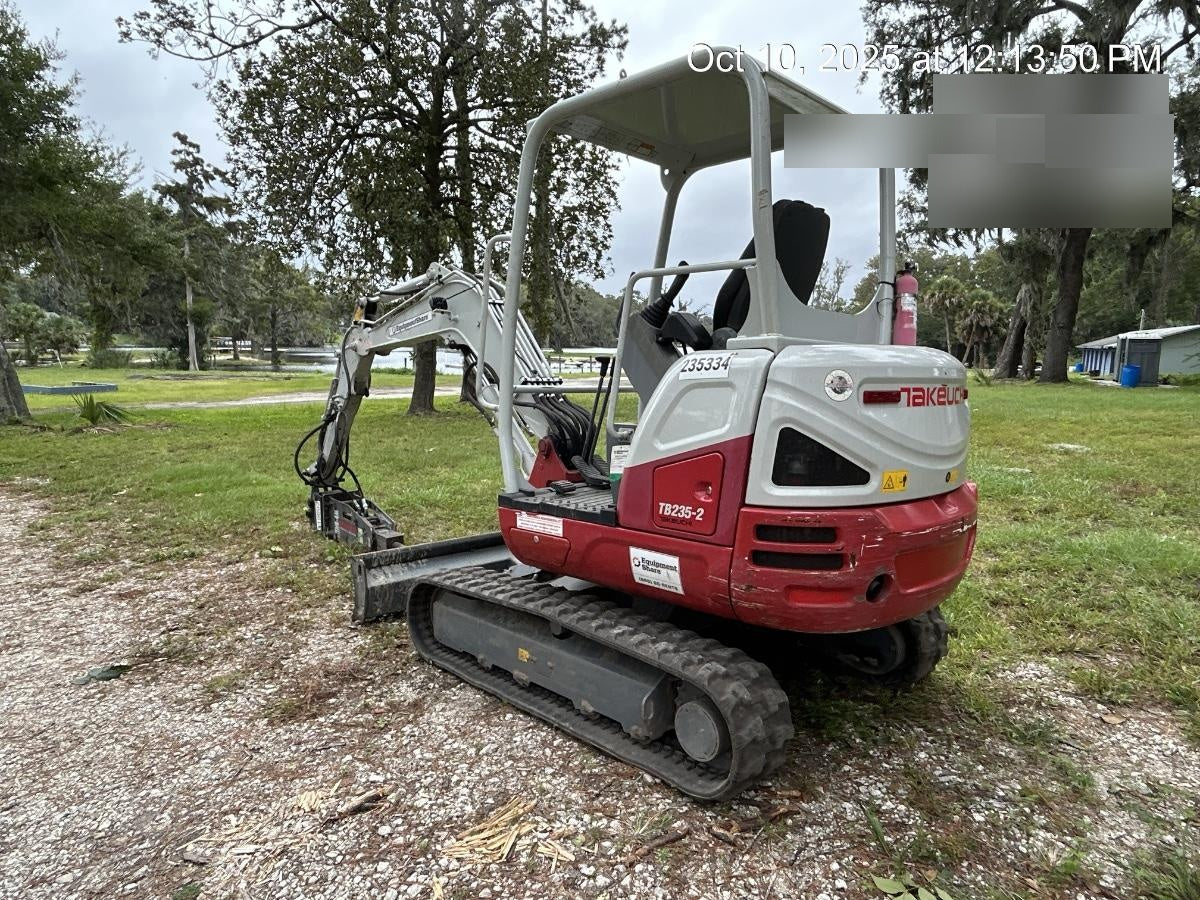 2022 TAKEUCHI TB235-2R
