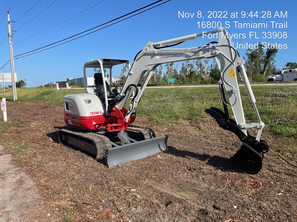 2022 TAKEUCHI TB250-2R