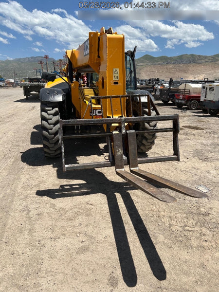 2019 JCB 509-42 Cab/Heat/Air, 74 HP, Solid Tires, STD Worklight, Beacon, Aux Hydraulics, Lifting Eye, Back up Alarm w/66" Carriage/60" Forks