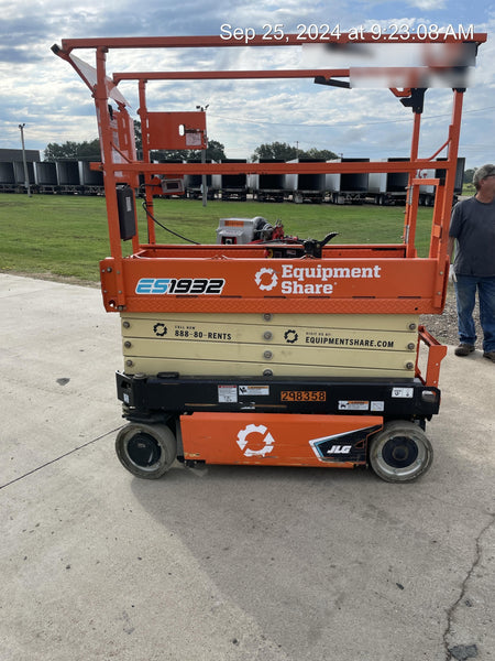 2023 JLG ES1932