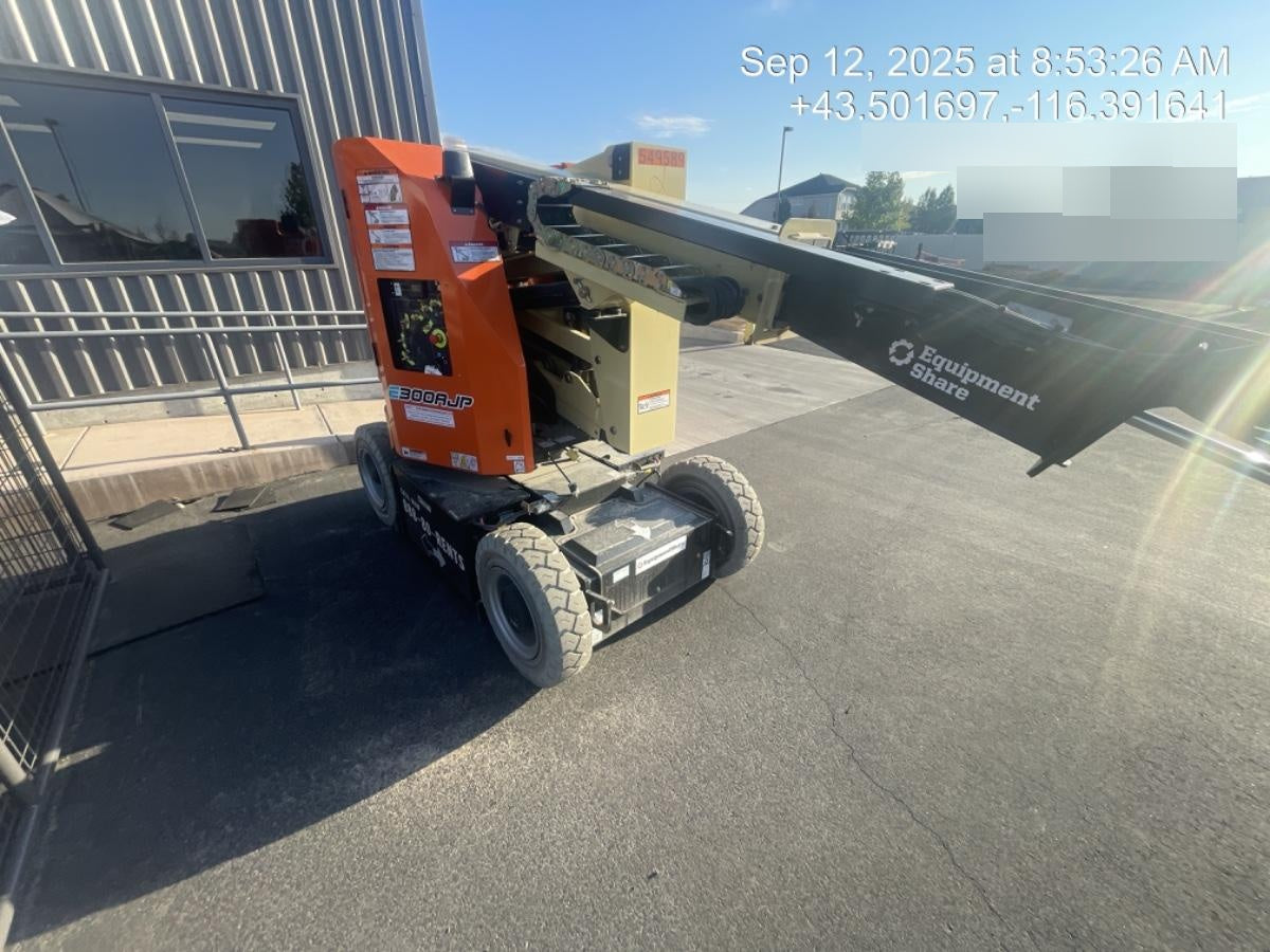 2025 JLG E300AJP
