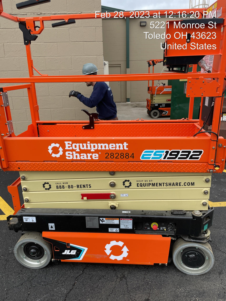 2022 JLG ES1932