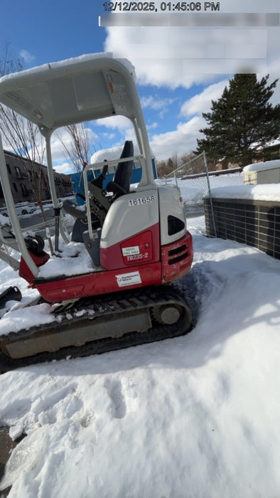 2021 TAKEUCHI TB235-2R