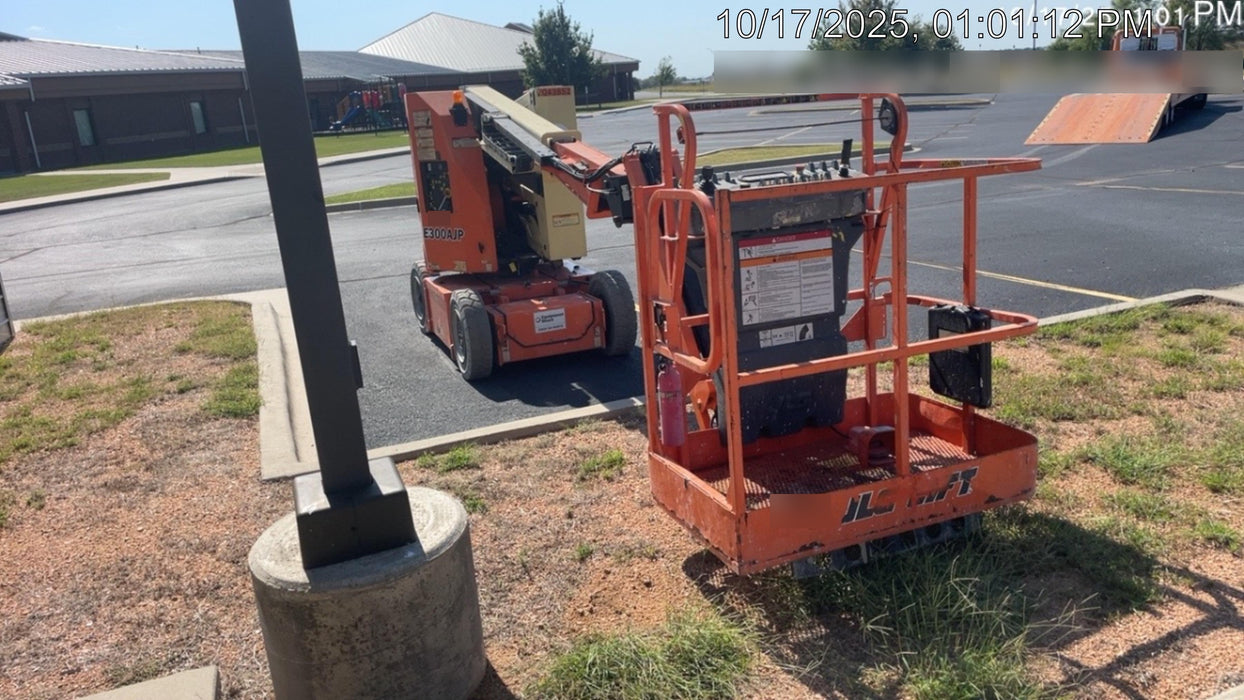 2019 JLG E300AJP