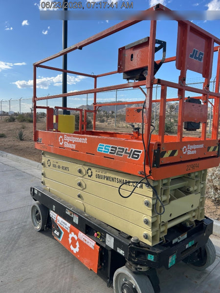 2022 JLG ES3246