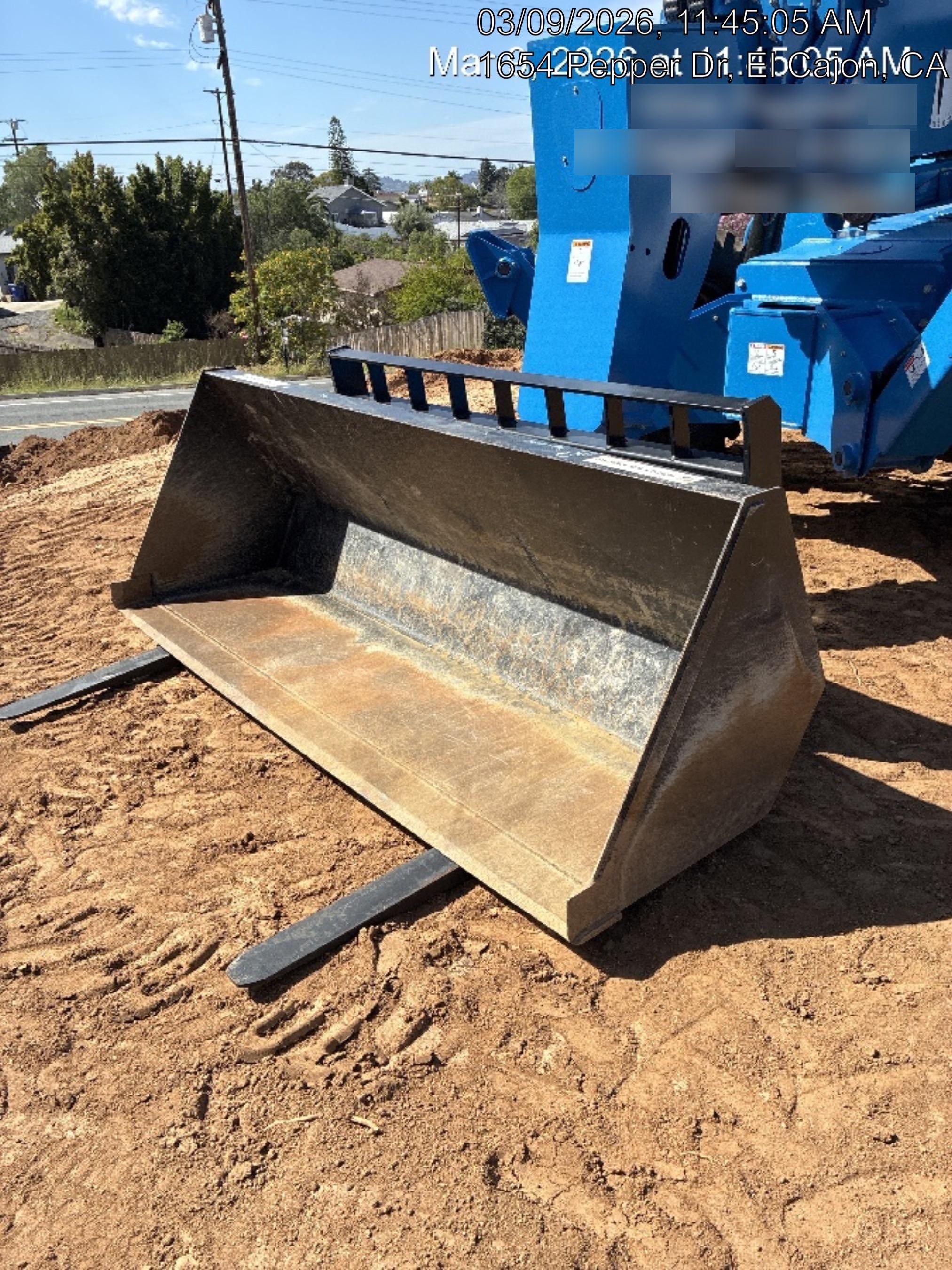 2025 JLG 1001100823