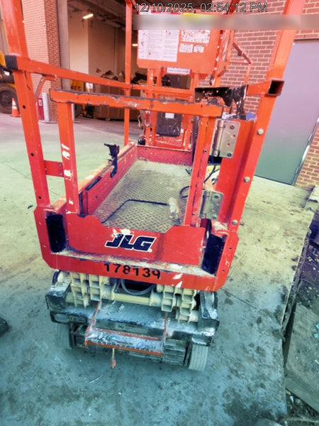2021 JLG ES1330L