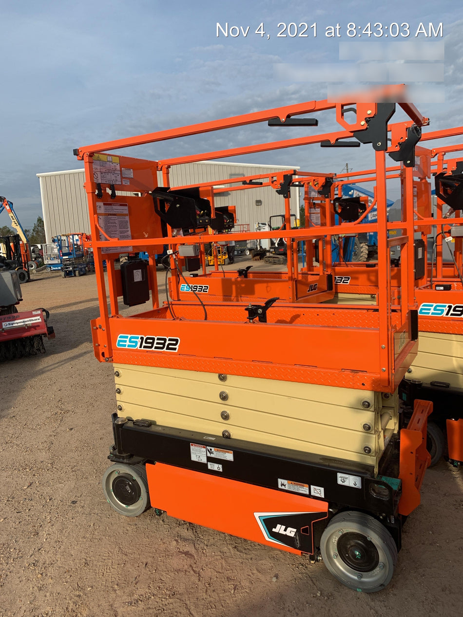 2021 JLG ES1932