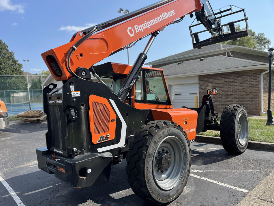 2024 SKYTRAK 8042
