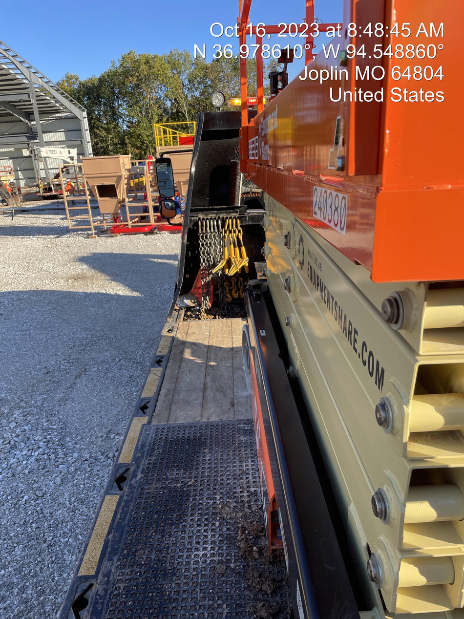 2022 JLG ES3246