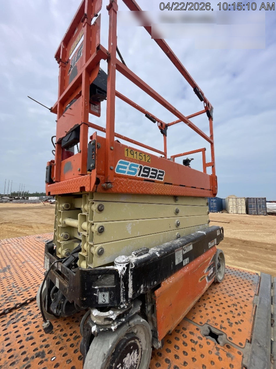 2021 JLG ES1932